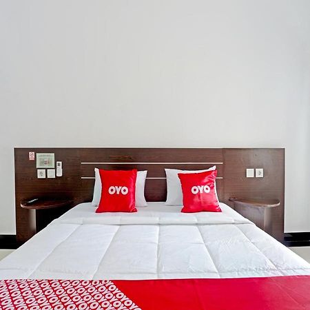 Oyo 90859 Cahaya Guest House Pesanggaran Екстериор снимка