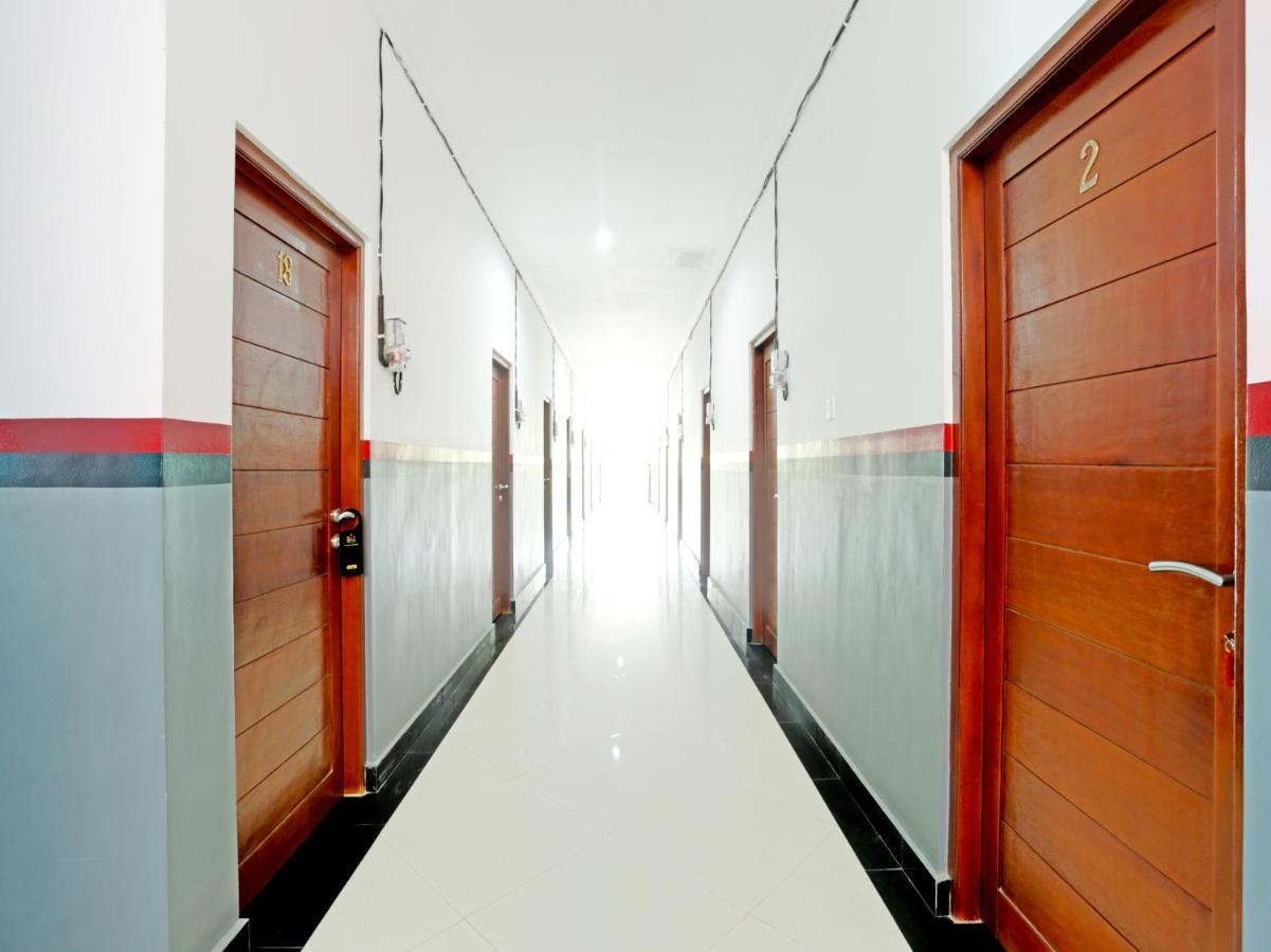 Oyo 90859 Cahaya Guest House Pesanggaran Екстериор снимка