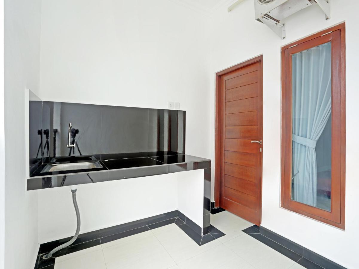 Oyo 90859 Cahaya Guest House Pesanggaran Екстериор снимка