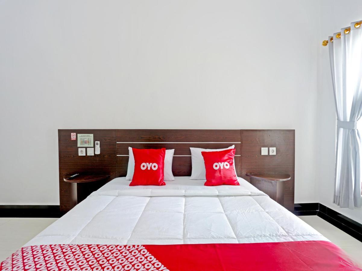 Oyo 90859 Cahaya Guest House Pesanggaran Екстериор снимка