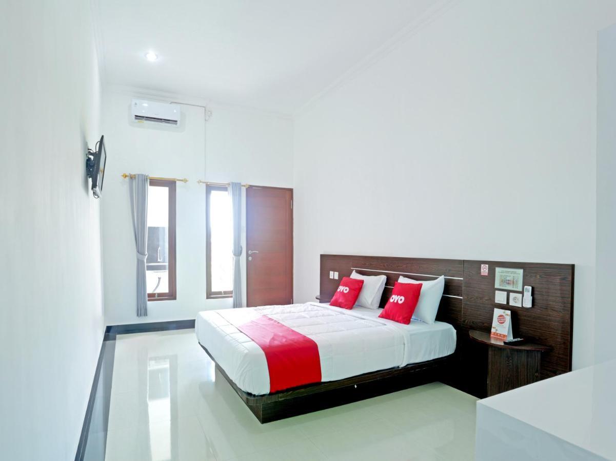 Oyo 90859 Cahaya Guest House Pesanggaran Екстериор снимка