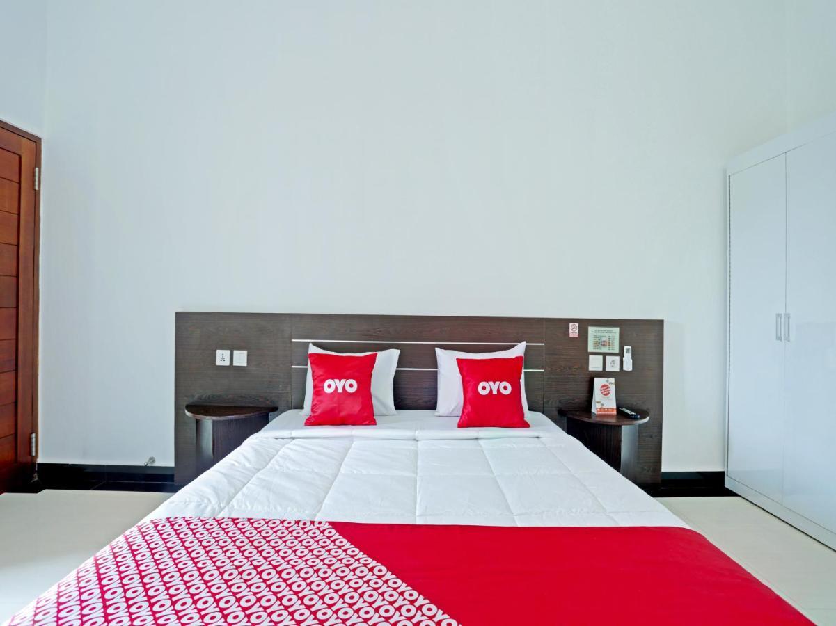 Oyo 90859 Cahaya Guest House Pesanggaran Екстериор снимка