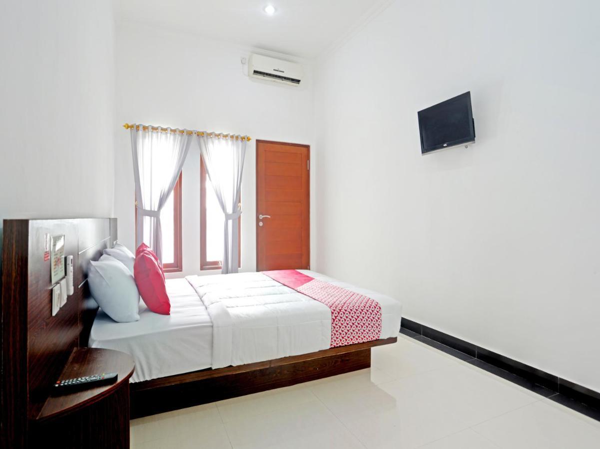 Oyo 90859 Cahaya Guest House Pesanggaran Екстериор снимка