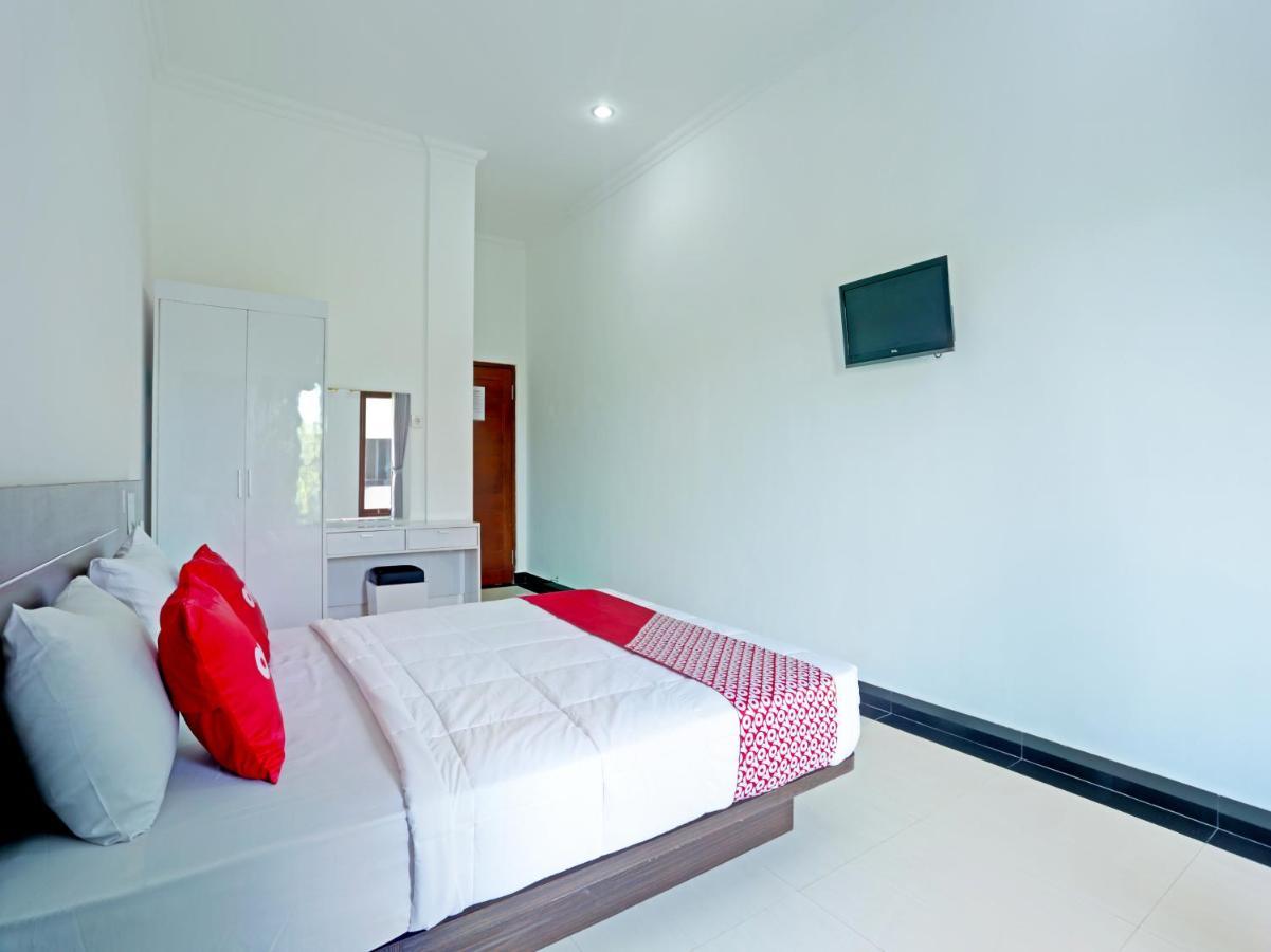 Oyo 90859 Cahaya Guest House Pesanggaran Екстериор снимка